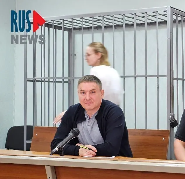 Правозащитник Алексей Соколов подал иск: в карцере выдача бумаги и ручки ограничена полтора часа в день, из‑за чего подследственные не могут полноценно готовиться к судебным заседаниям.