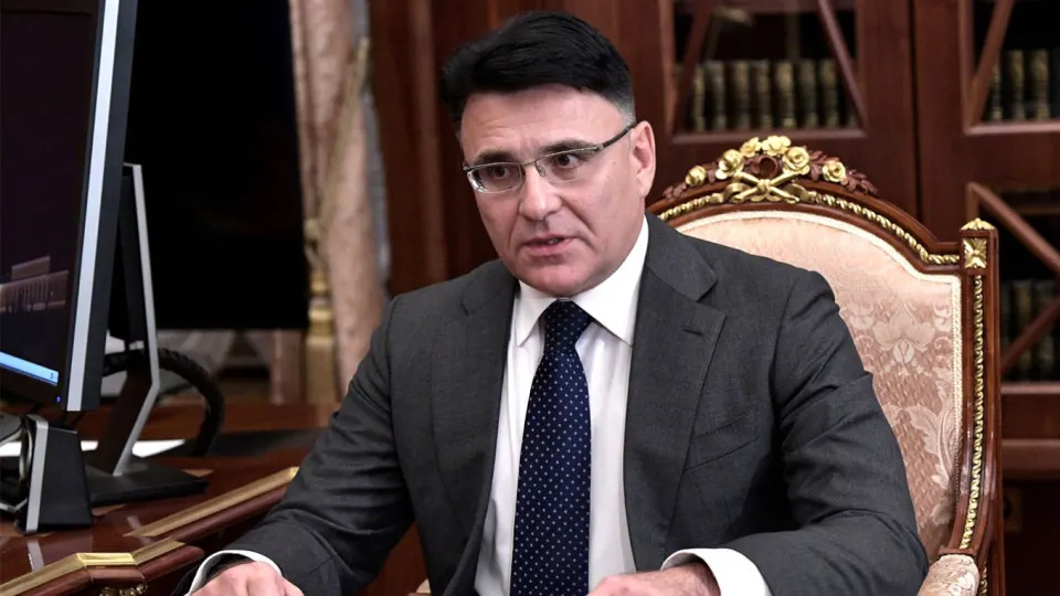 Александр Жаров заявил, что квоты позволят отбирать лучшие зарубежные картины, повысить качество кинопоказа и освободить экраны для отечественных лент; идея квот и сборов уже обсуждается на правительственном уровне.