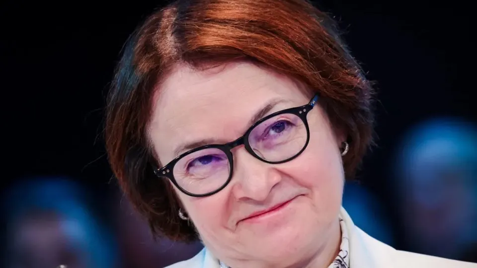 Отсутствие главы Центробанка на ПМЭФ вызвало домыслы о её здоровье и статусе. Её появление на пресс‑конференции после заседания по ключевой ставке 19 июня важно из‑за спора о смягчении монетарной политики и недавних поправок в бюджетном регулировании.