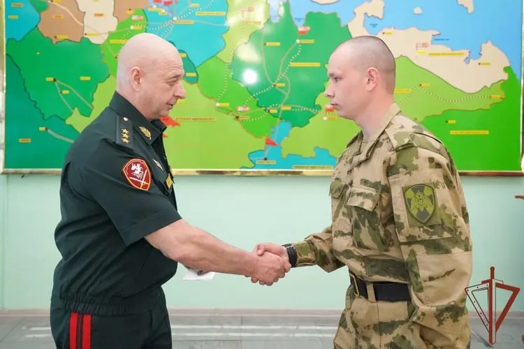 Призывников отметили наградами за участие в отражении атак беспилотников 3 и 6 июня. После падения дронов работали группы разминирования; в регионе фиксировали пожары, эвакуации и ограничения движения.