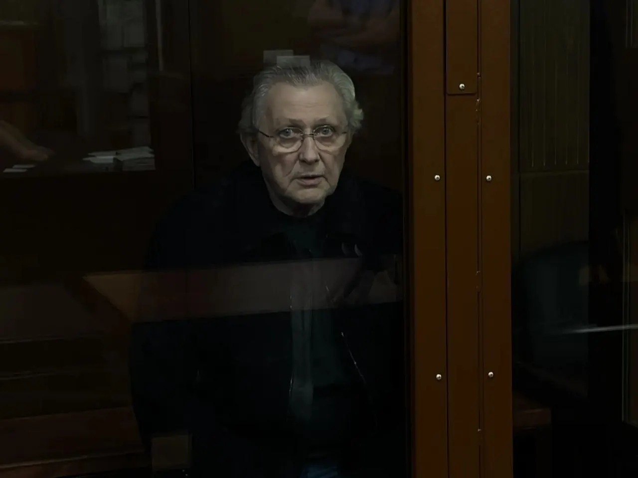 Басманный районный суд Москвы отправил под арест на два месяца Илью Трабера по делу об убийстве депутата из Выборга в 2020 году. По делу также арестован бывший профессиональный боксер Алисултан Надирбегов.