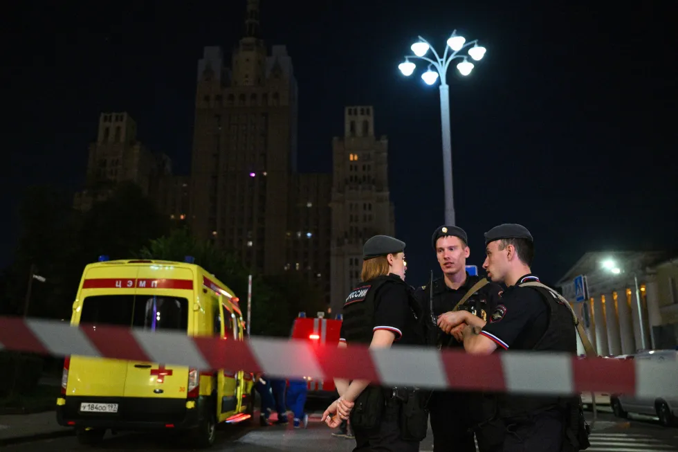В ночь на 1 августа в московском ресторане Balzi Rossi произошёл взрыв. По данным властей, сработало самодельное взрывное устройство, которое пыталась пронести неизвестная женщина. На месте работают спасатели и полиция; число погибших и пострадавших уточняется.