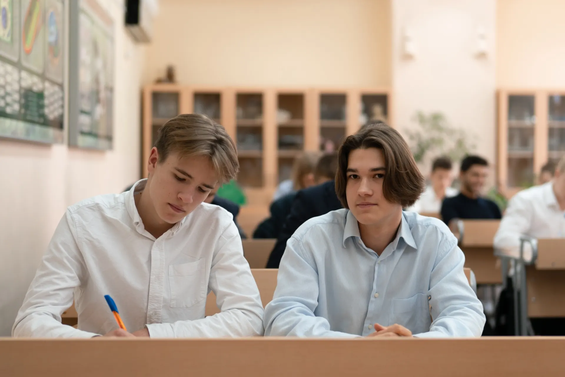 Школы и колледжи в разных регионах России начали проводить специальные уроки и мероприятия, на которых учащимся рассказывают об «угрозах» при использовании VPN и других средств обхода блокировок в интернете.