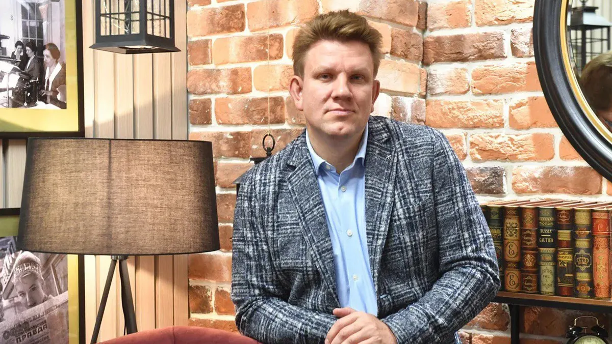 Генерального директора издательства «Эксмо» Евгения Капьева задержали, у руководства компании проходят обыски по нескольким адресам в рамках уголовного дела об организации деятельности экстремистской организации.