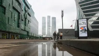 Большинство работодателей в России до конца года не планируют расширять штат на фоне снижения спроса в экономике и всё чаще переводят работников на неполную занятость вместо прямых сокращений.