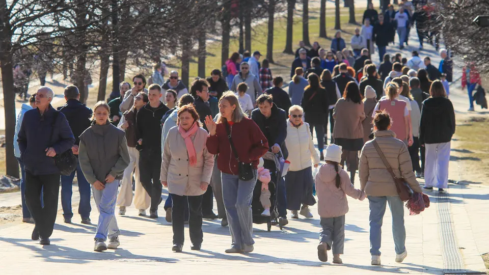 Исследование центра «Знание» показало, что значительная часть жителей страны доверяет конспирологическим теориям — от «тайного правительства» до мифов о коронавирусе, высадке на Луну и вреде 5G.