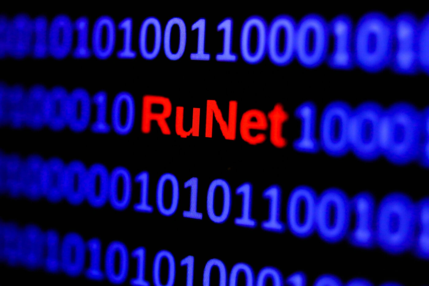 Проект «На связи» зафиксировал использование «белых списков» сайтов как минимум в 74 из 83 регионов России. При отключениях мобильного интернета открыты лишь избранные ресурсы, при этом многие критически важные сервисы и мессенджеры до сих пор не включены в такие списки, а работа самих списков остаётся нестабильной.