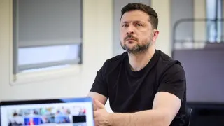 Президент Украины Владимир Зеленский считает, что ужесточение блокировок интернета и мессенджеров в России связано с подготовкой к новой волне мобилизации и возможному наступлению, в том числе с риском провокаций против стран Балтии.