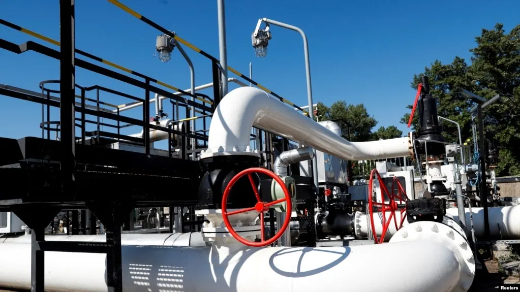 Украинские источники заявляют об атаке беспилотников на линейно-производственно-диспетчерскую станцию «Самара» нефтепровода «Дружба» в посёлке Просвет Самарской области и возможном пожаре, тогда как независимых подтверждений ущерба объекту пока нет.