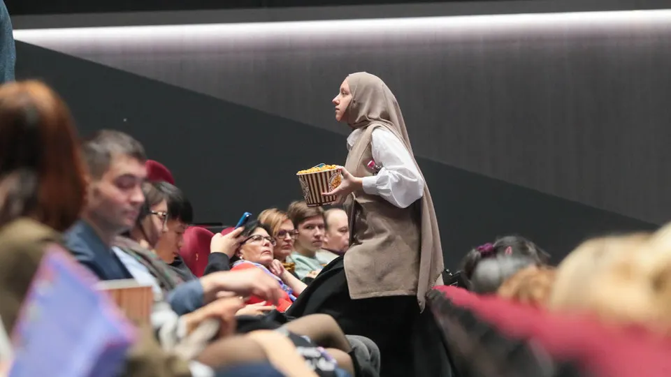 Российские кинотеатры с 30 апреля по 11 мая предлагают приостановить показы иностранных фильмов без прав и прокатных удостоверений, чтобы дать приоритет отечественным релизам и поддержать картину «Литвяк».