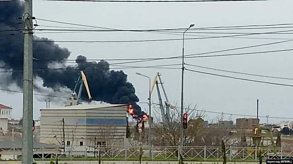 ВСУ заявили о поражении пункта управления кораблями Черноморского флота в Севастополе и ударе по пунктам управления беспилотниками в Курской и Харьковской областях. Российские власти сообщают о работе ПВО и об отсутствии пострадавших.