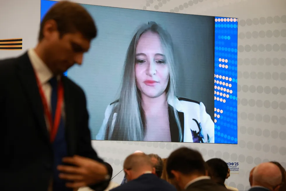 В Московском университете представлен новый факультет ИИ — часть единой инфраструктуры, включающей институт, исследовательский центр и суперкомпьютер «МГУ-270». Рассказываем, кто возглавляет факультет, кто финансирует проект и какие у него связи с Китаем.