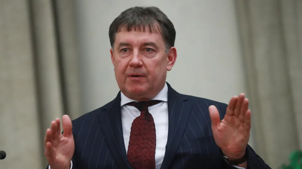 Мосгорсуд оставил в силе решение о национализации более 100 объектов недвижимости и сети отелей Marton, связанных с бывшим председателем Совета судей России Виктором Момотовым. Генпрокуратура заявляет о коррупционном происхождении активов и связях с криминальными авторитетами.