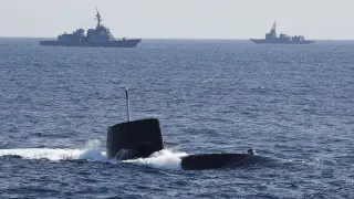 Япония радикально смягчила послевоенные ограничения на экспорт вооружений, открыв дорогу поставкам ракет, кораблей, подлодок и самолетов за рубеж при сохранении контроля над отправками в зоны боевых действий.