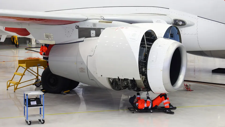 Российский турбовентиляторный двигатель ПД‑8 для самолетов SJ‑100 и Бе‑200 вновь не уложился в ранее объявленные сроки сертификации, хотя в правительстве обещают выдать сертификат в течение ближайшего месяца.