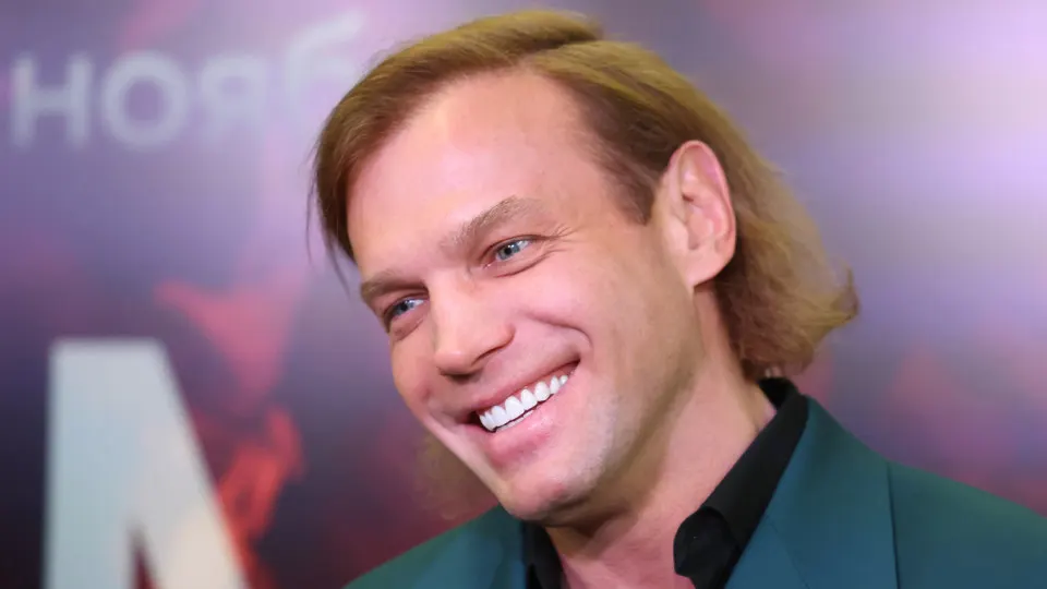 Следствие завершило дело о поставках контрафактных деталей для модернизации автомата АК‑12: комплектующие заказывали в Китае и ввозили в Россию под видом крепежа, ущерб оценивается почти в 38 млн рублей.