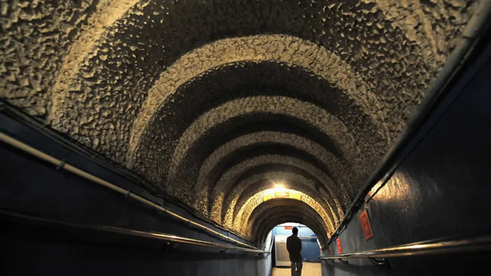 Богатые россияне массово инвестируют в новозеландскую недвижимость с подземными бункерами, тратя десятки и сотни миллионов рублей на укрытия «на случай третьей мировой войны» и возможного расширения текущих конфликтов.