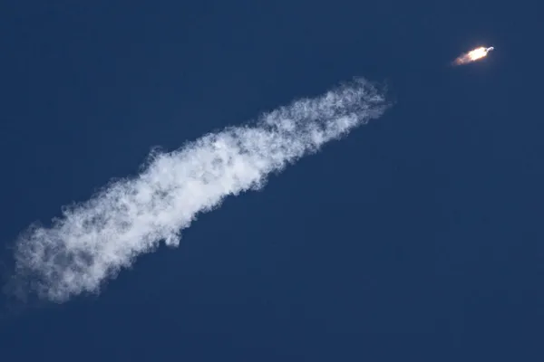 30 апреля с космодрома Байконур состоялся первый пуск одноразовой двухступенчатой ракеты‑носителя «Союз‑5». Первая и вторая ступени отработали штатно, макет выведен на расчётную суборбитальную траекторию.