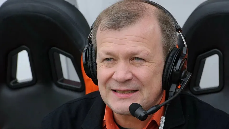 В Таганский районный суд Москвы поступил материал в отношении спортивного комментатора Александра Шмурнова по статье об участии в деятельности «нежелательной организации». Дату заседания еще не назначили, конкретная организация в документах не указана.