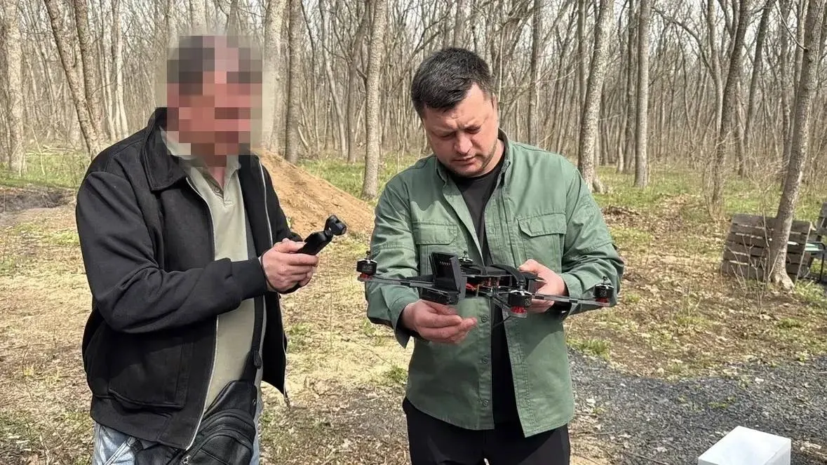 28 апреля мэра Уфы доставили в Следственное управление СК по РБ. Его подозревают в превышении должностных полномочий и получении взятки в особо крупном размере — следствие также расследует незаконное отчуждение земельного участка санатория.