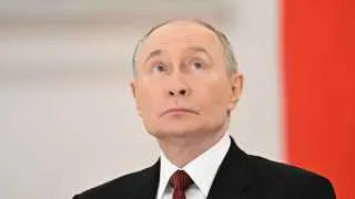 Президент Владимир Путин сравнил нынешнюю ситуацию со временем Великой Отечественной войны, заявив, что вся страна должна работать на фронт, и пообещал продолжить создание «зоны безопасности» у границы с Украиной, добиваясь достижения всех целей СВО.
