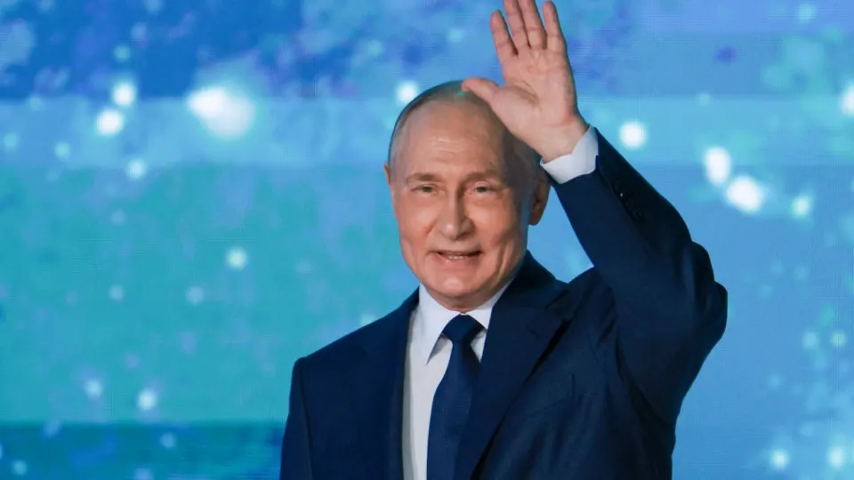 Президент Владимир Путин распорядился гарантировать бесперебойную работу портала госуслуг, платёжных систем и сервисов записи к врачу даже при ограничениях мобильного интернета, объяснив недавние сбои мерами по предотвращению терактов.