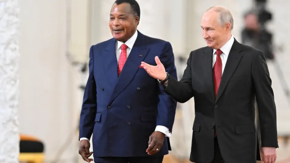 Во время встречи с президентом Конго Владимир Путин назвал перспективные направления сотрудничества — от геологоразведки до сельского хозяйства — и отметил готовность российских компаний работать на конголезском рынке; ранее Москва списывала долги африканских стран.