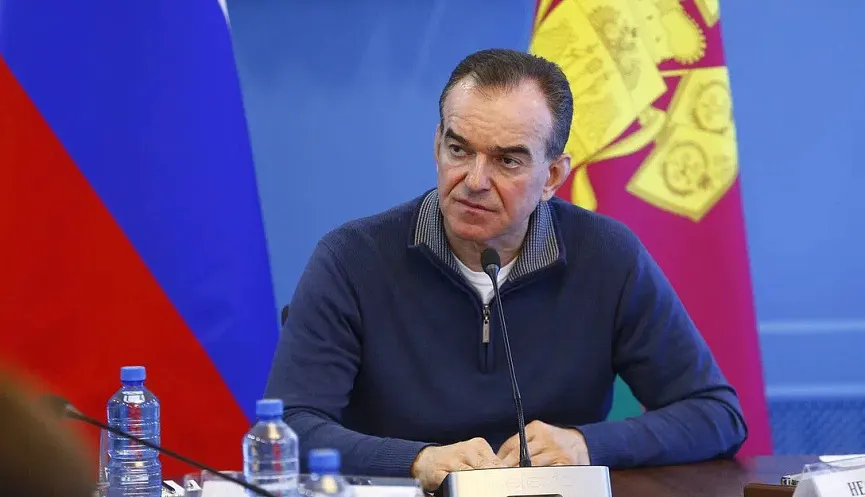 Губернатор Краснодарского края заявил, что ситуация в Туапсе контролируется, пожары — локальные возгорания, и пригласил туристов отдыхать; текст интервью впоследствии был удалён с сайта.