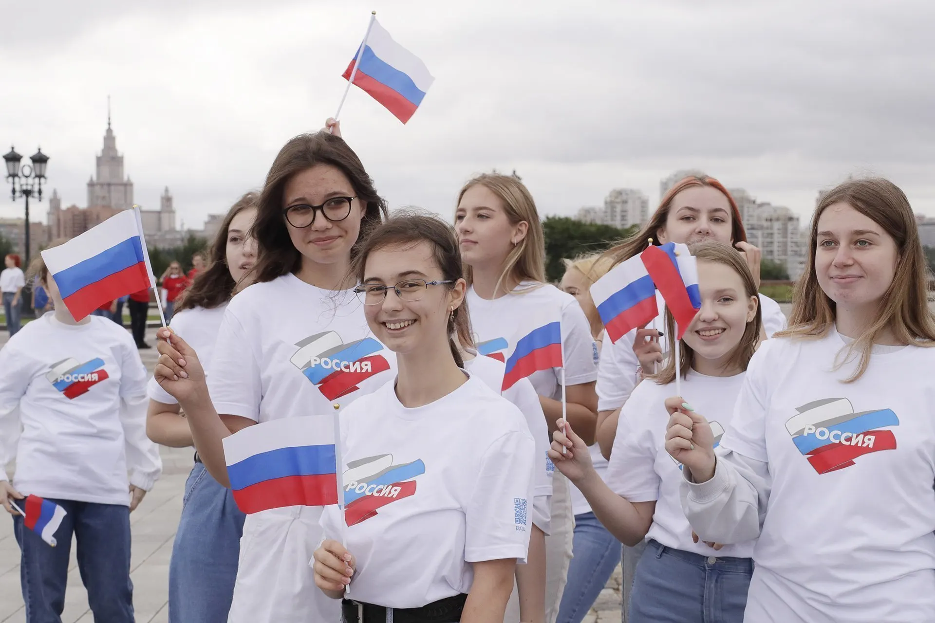 Расходы государства на патриотическое воспитание выросли до сотен миллиардов рублей, но методики измерения эффективности программ вызывают серьёзные вопросы.
