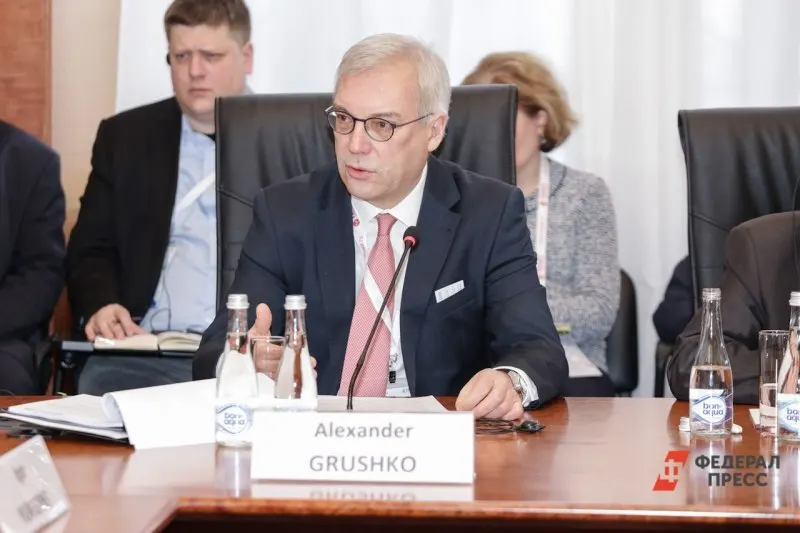 Замминистра иностранных дел Александр Грушко предупредил, что любые попытки НАТО блокировать или применять силу против Калининградской области приведут к серьёзным последствиям для альянса. Дипломат также отметил рост военной активности в Балтийском море и назвал риск захвата региона нулевым.