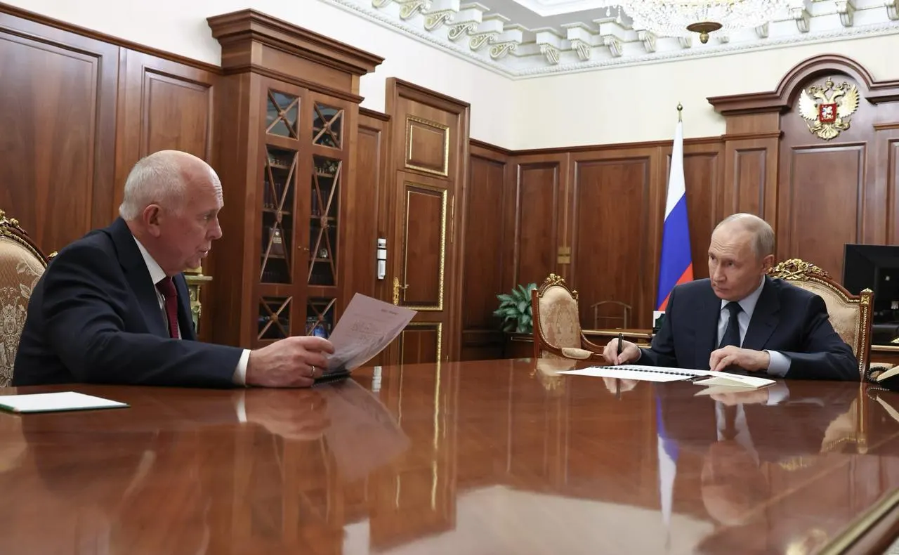 Глава Ростеха доложил о проблемах с производством пассажирских лайнеров: серийный запуск МС‑21 и Суперджет‑100 перенесён на следующий год, а ранее заявленные планы по выпуску самолётов пересмотрены.