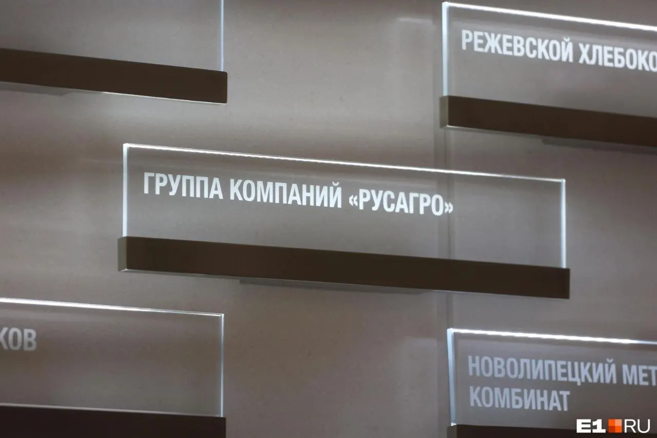 Хамовнический районный суд Москвы арестовал имущество бизнесмена и экс‑сенатора Вадима Мошковича по иску Генеральной прокуратуры. Следствие связывает его с уголовными делами о мошенничестве и злоупотреблении полномочиями.