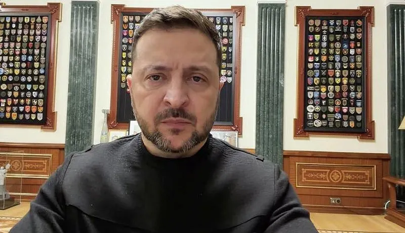 Президент Украины сообщил, что по данным разведки и партнёров фиксируется подготовка комбинированного удара с применением «Орешника». Граждан призвали реагировать на сигналы тревоги и пользоваться укрытиями.