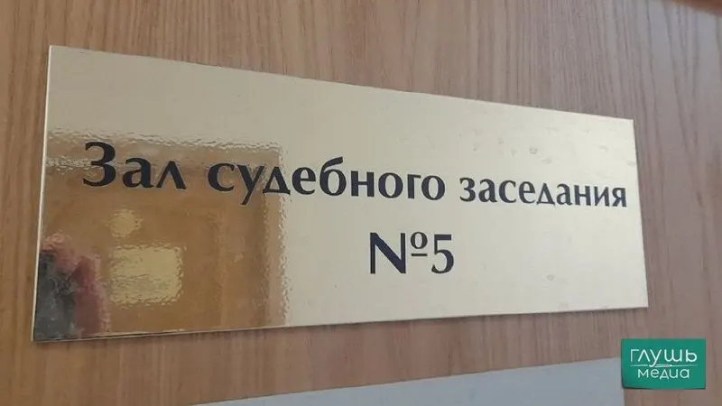 Верховный суд РФ предложил ослабить требования к квалификации секретарей судов: допускать студентов юридических факультетов, отмечая, что их обязанности не требуют глубоких юридических знаний и что проблемы с нагрузкой и низкими зарплатами снижают востребованность этих должностей.
