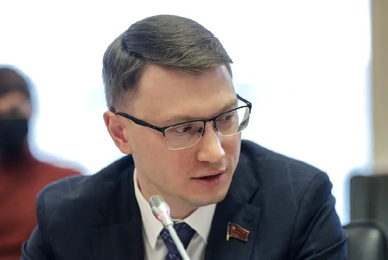 Татьяна Москалькова уходит с поста уполномоченного по правам человека в РФ. Сегодня определят нового омбудсмена — среди трёх кандидатур: Артём Прокофьев, Иван Сухарев и Яна Лантратова, которая считается основной претенденткой.