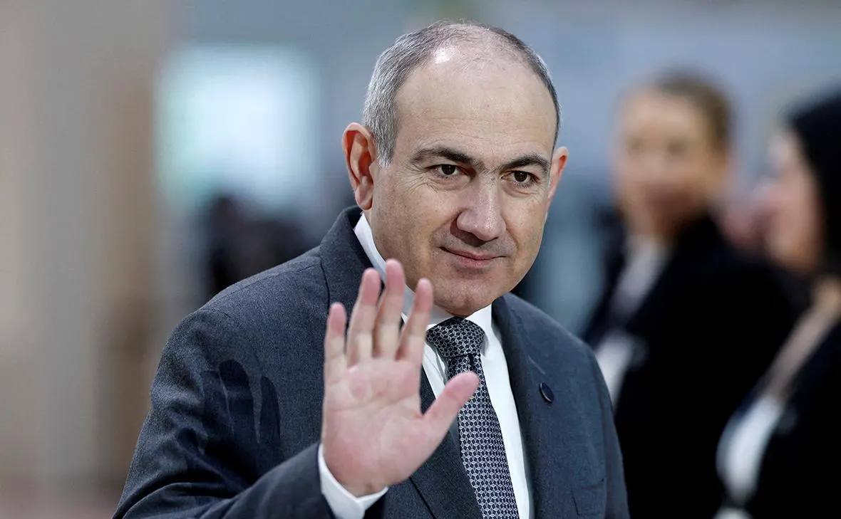 Премьер Армении заявил, что республика останется в составе Евразийского экономического союза до тех пор, пока это будет возможно; ранее Москва призвала Ереван как можно раньше определиться между ЕС и ЕАЭС.