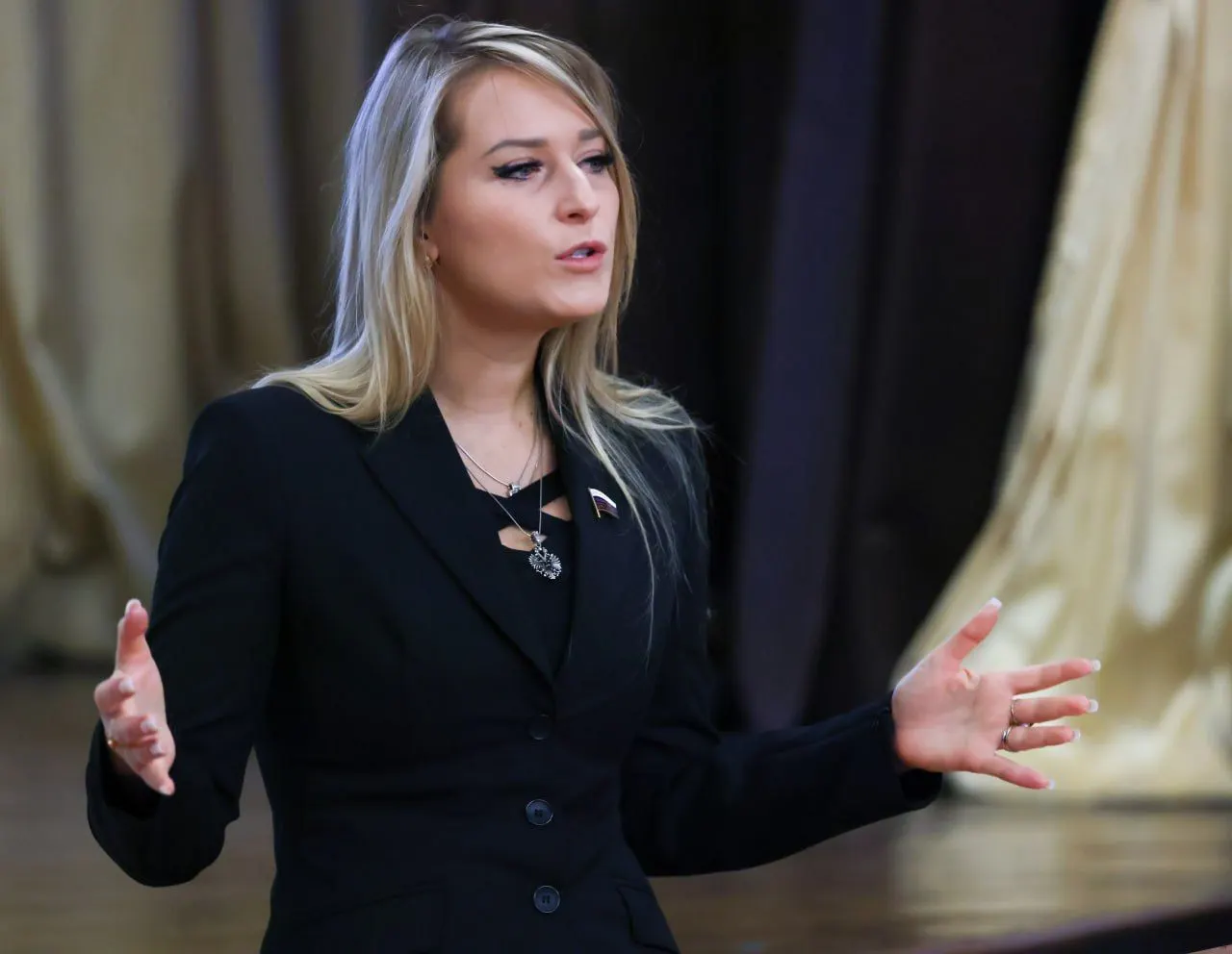 Депутатка от Челябинской области Яна Лантратова сменила Татьяну Москалькову; Лантратова известна жалобами на деятелей культуры и борьбой с «ЛГБТ‑пропагандой».