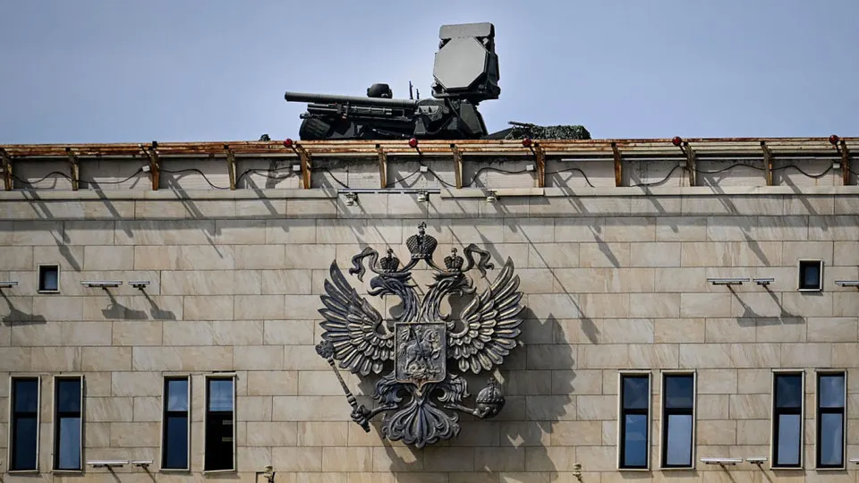 Переброска средств ПВО к столице ради парада ослабила защиту других регионов, и командование ударных подразделений Украины предупреждает о возможных ударах по энергетической и военной инфраструктуре вне Москвы.