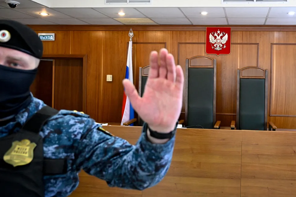В конце апреля Судебный департамент прекратил публикацию статистики о судимости с 2005 года. Это осложняет мониторинг репрессий, оценки отправки подсудимых на войну и изучение демографических сдвигов в судебной практике.