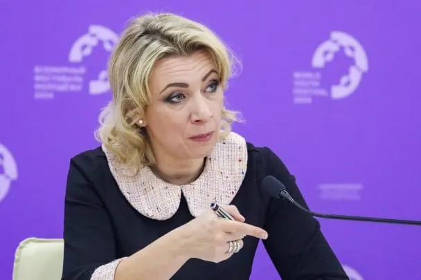 Официальный представитель МИД заявила, что сотрудники Госдепа уведомляют российских дипломатов о том, что их дети, рождённые в США, автоматически считаются американскими гражданами, несмотря на иммунитет и отсутствие заявлений от семей.