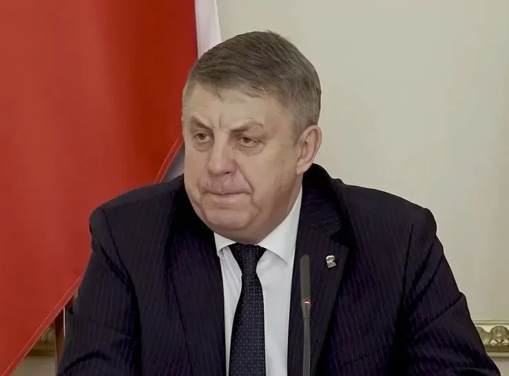 Президент принял отставку Александра Богомаза 13 мая, а на следующий день ЦИК утвердил его назначение в Госдуме от «Единой России». Одновременно с ним ушёл глава Белгородской области Вячеслав Гладков.
