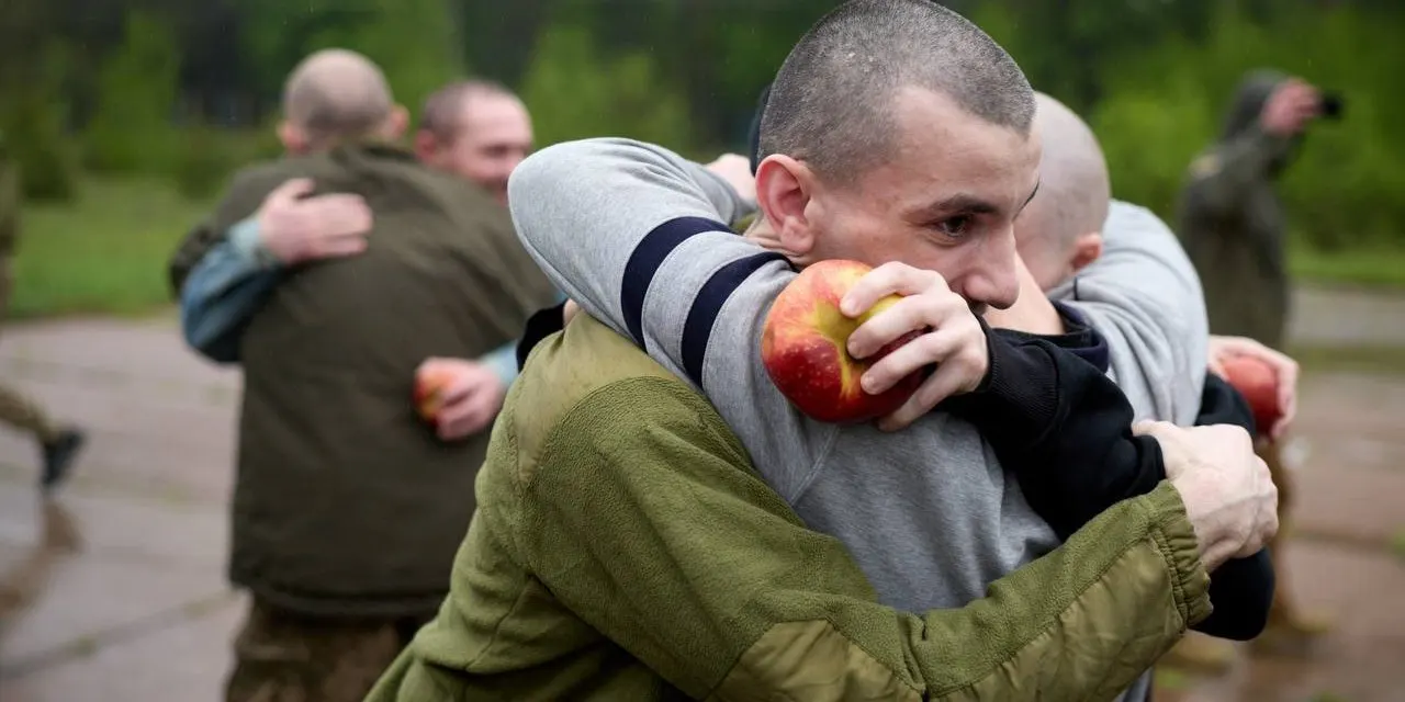 В первом этапе обмена по обе стороны вернулись по 205 военнослужащих. Большинство — те, кто попал в плен недавно; остаётся вопрос о тех, кто ждёт освобождения уже несколько лет.