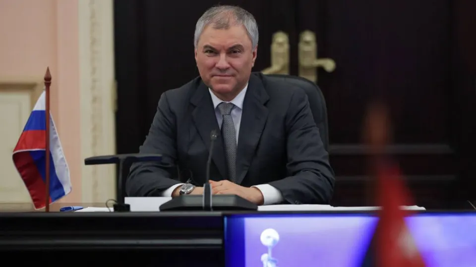 Спикер Госдумы связал атаку в Старобельске с использованием западных спутников и оружия и потребовал обращения к зарубежным парламентам; в ответ по Киеву были нанесены массированные удары.