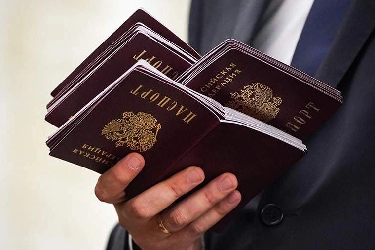 Поправки ко второму чтению законопроекта предлагают делать исключение для иностранных граждан с непогашенной судимостью, если их за рубежом осудили за поддержку политики России или за поддержку СВО.