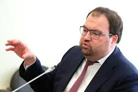 Глава Минцифры на IT‑завтраке ПМЭФ‑2026 заявил, что встраивание механизмов возрастной идентификации в платформы — ближайшая повестка; ведомство изучает опыт Roblox.