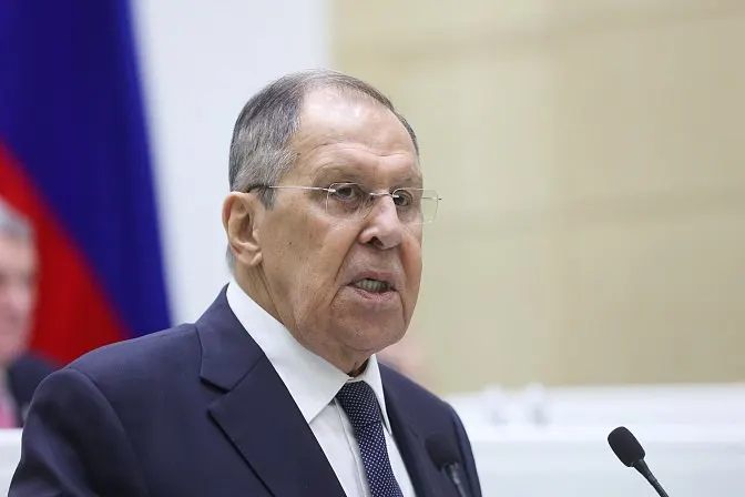 Глава МИД РФ заявил, что членство в Евразийском союзе и в Евросоюзе несовместимо, и от выбора Армении зависят тарифная и фитосанитарная политика; по его словам, решение потребуется принимать быстро.