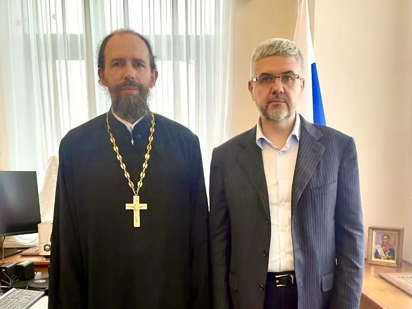 Заместитель министра юстиции на Петербургском юридическом форуме назвал проживание без официального брака прямой угрозой национальной безопасности и сообщил о подготовке изменений в Семейный кодекс.