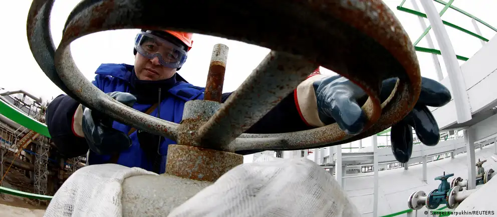 Утром 25 июня беспилотники нанесли удары по уфимскому нефтеперерабатывающему комплексу: пострадали заводы «Башнефть-Новойл» и «Башнефть-Уфанефтехим», на территориях зафиксированы пожары и следы обломков БПЛА.