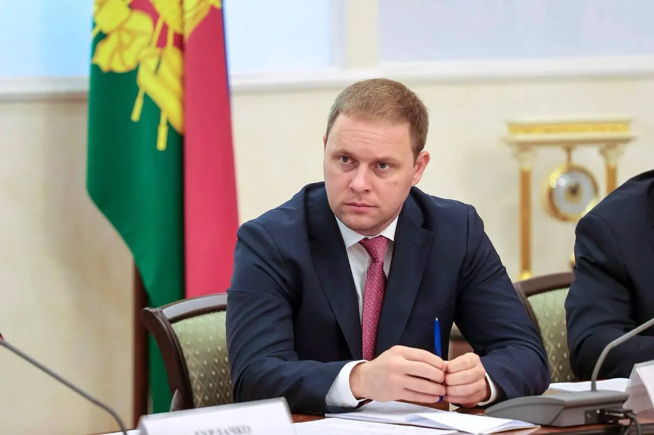 Швец, ранее руководивший Анапой и работавший в органах власти Краснодарского края, возглавил госкорпорацию, отвечающую за развитие туриндустрии в России.