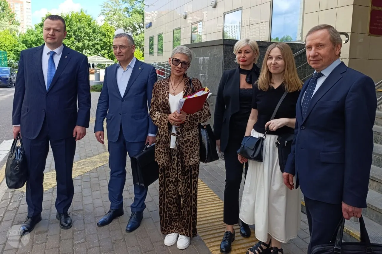 Судебная коллегия оставила в силе решение о лишении статуса Алексея Басистова, Дмитрия Проводина и Юлия Тая. Защита утверждает, что процедура нарушила нормы об адвокатуре и превысила полномочия Минюста.